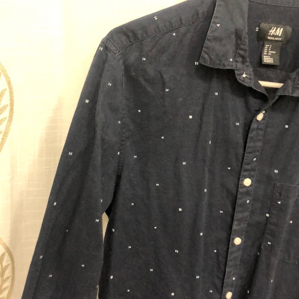 H&M Mens Button-up - Picture 2 of 3
